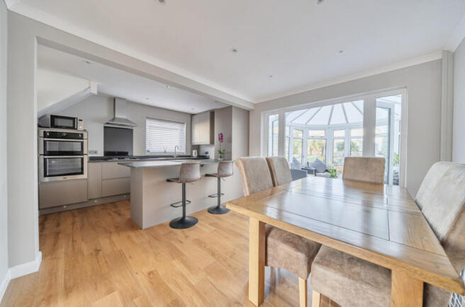 1396613-15-695d2b...