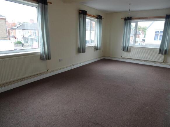 LOUNGE/DINING ROOM
