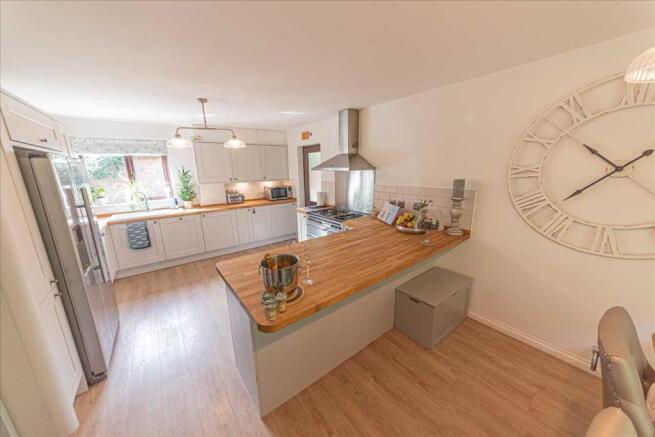 Kitchen/Dining Area