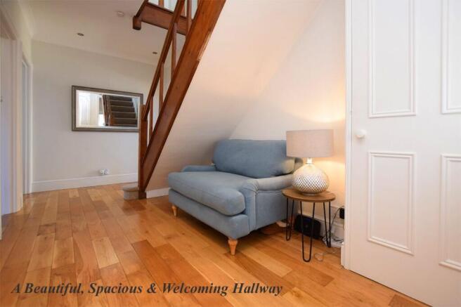 Turn-key ready family home on Wootton Road photo 4