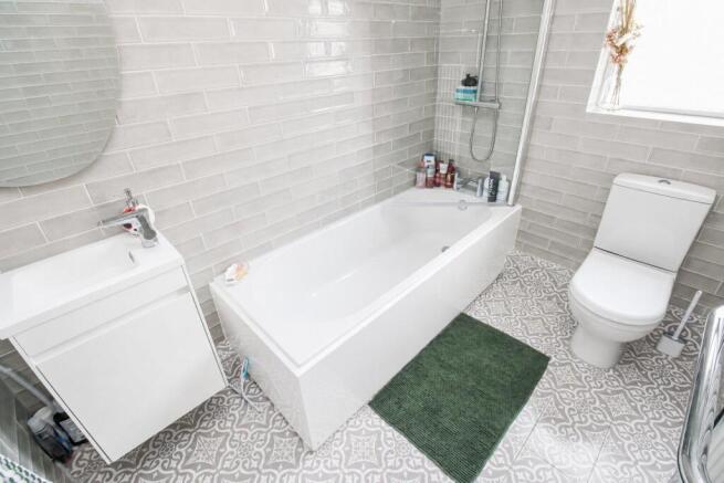 3 bed Terraced for sale Image 9