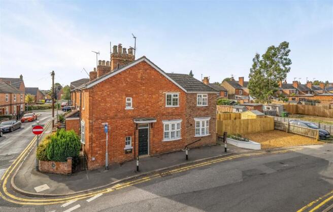 16 Richmond Road, Towcester (e) (1) cr.jpg
