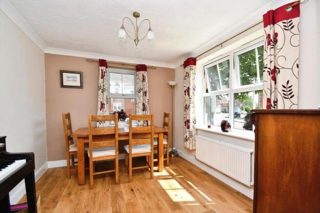 5 bed Detached for sale Image 5