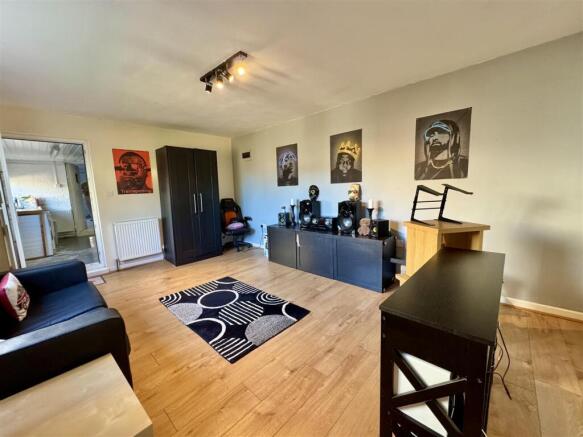 4 bed Semi-Detached for sale Image 12