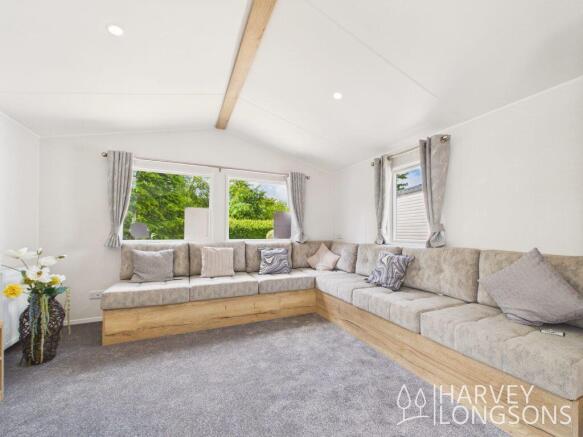 Spacious lounge in the Willerby Midhurst with wrap