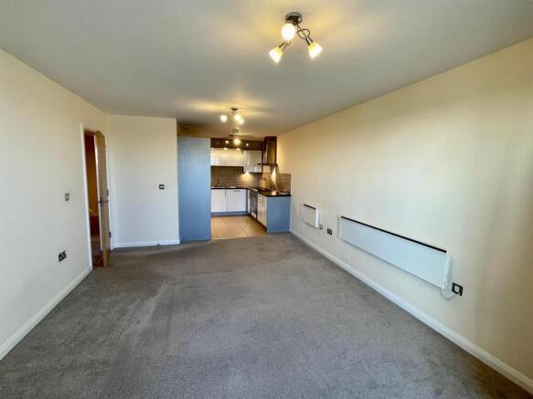 27 Tivoli living.jpg