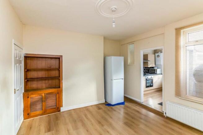 4 bed Terraced to rent Image 5