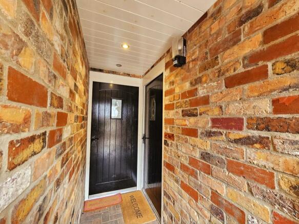 2 bed Semi-Detached for sale Image 9