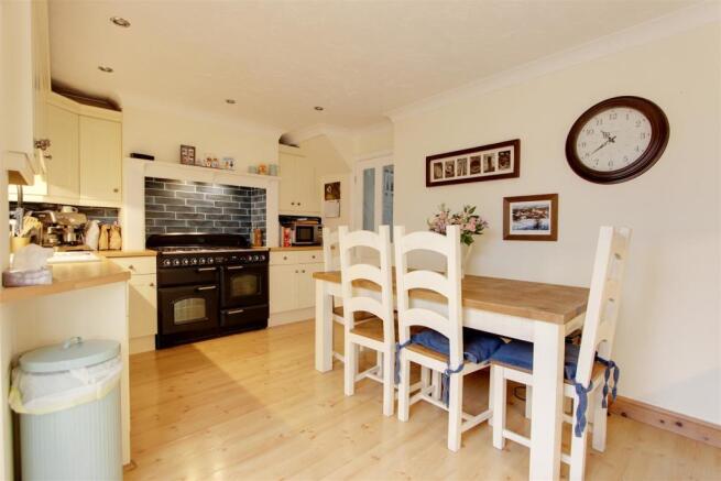 kitchen 3.jpg