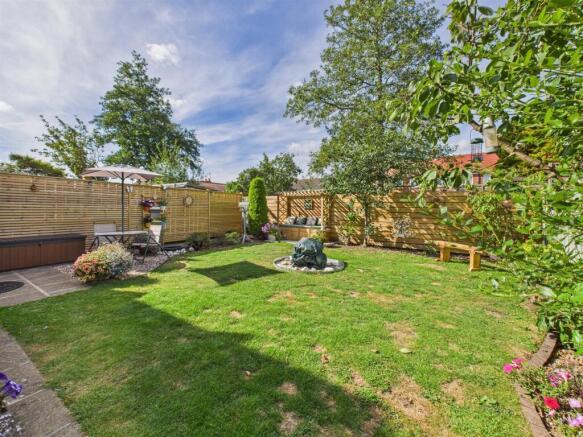 3 bed Semi-Detached Bungalow for sale Image 11
