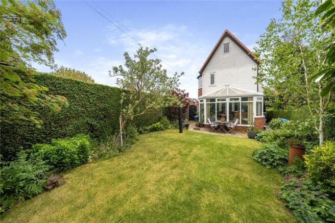5 bed Detached for sale Image 12