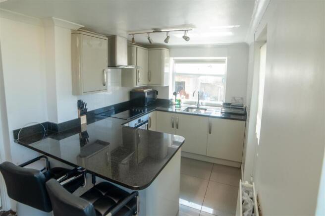 2 bed Semi-Detached for sale Image 10