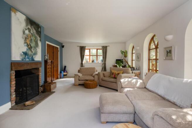 5 bed Detached for sale Image 4