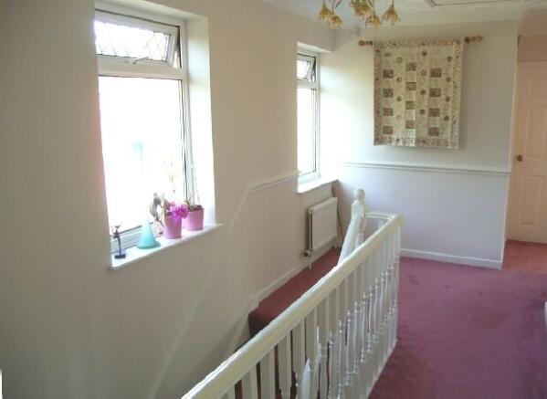 Spacious Galleried L