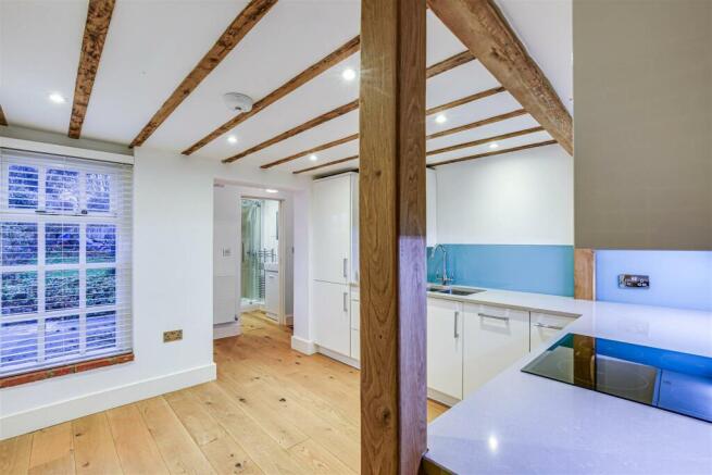 6. Kitchen.jpg