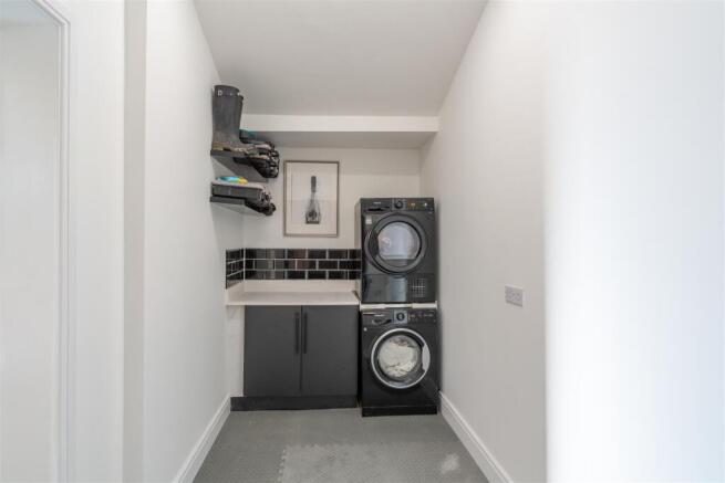 3 bed Semi-Detached for sale Image 10
