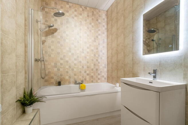 3 bed Terraced for sale Image 12