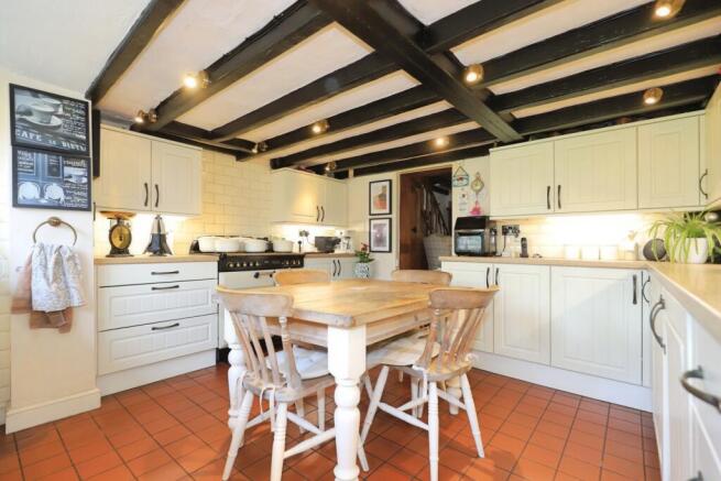 Kitchen/ Dining Room