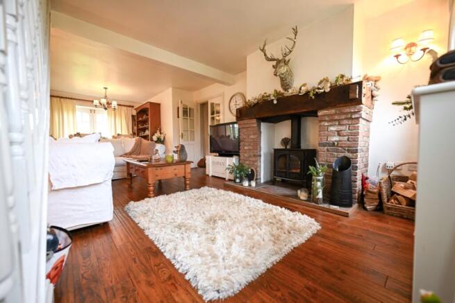 4 bed Semi-Detached for sale Image 8