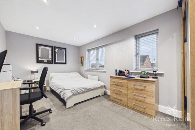 4 bed Semi-Detached for sale Image 11
