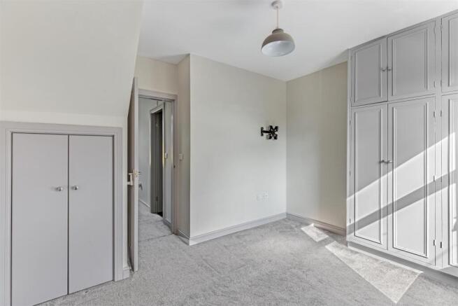 3 bed Terraced for sale Image 8