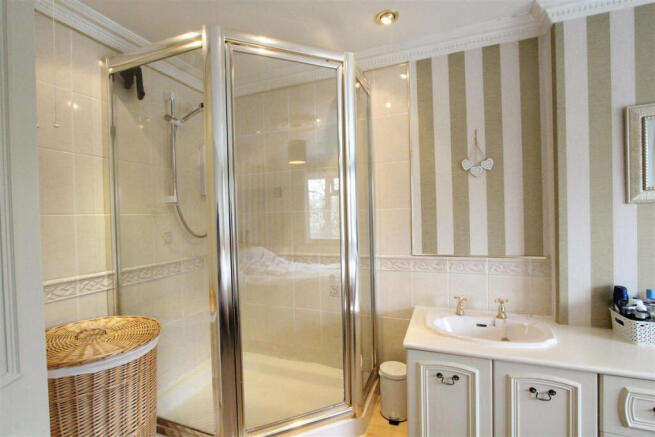 Master Bedroom With En-suite Area