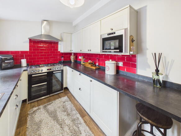 6 bed Semi-Detached for sale Image 5