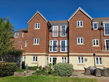 LUXURY RETIREMENT FLAT - Lowe House, Knebworth, Herts