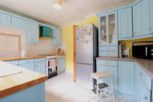 4 bed Detached for sale Image 3