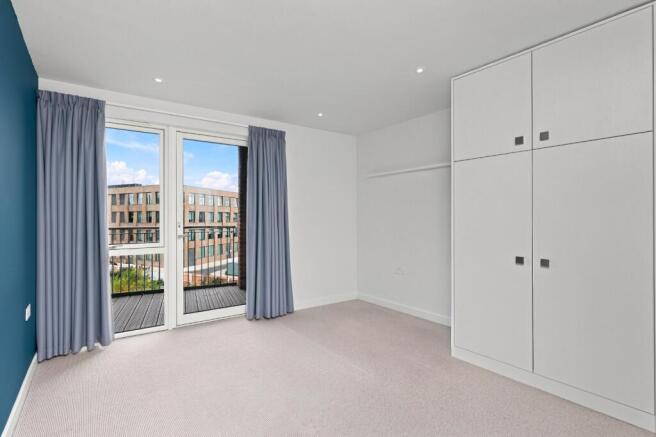 3 bed Flat for sale Image 8