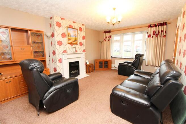LIVING ROOM.jpg
