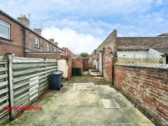 2 bed End of Terrace to rent Image 7