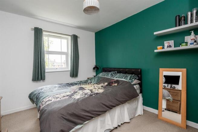 8 Manor Court_3.jpg