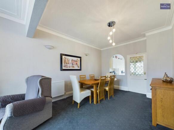 Lounge/Dining Room