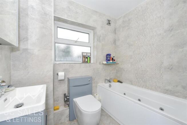 5 bed Semi-Detached for sale Image 10