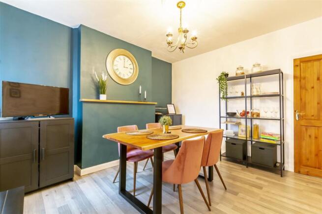 Dining Room (5)-HDR copy.jpg