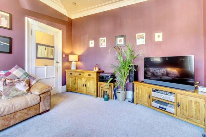 House in Dumbarton, West Dunbartonshire - More