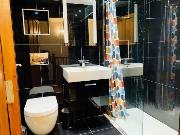 SHOWER ROOM
