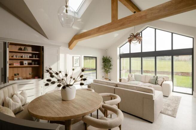 5 bed Detached for sale Image 6