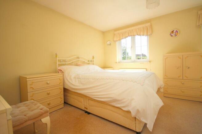 Bedroom 1 - view 2