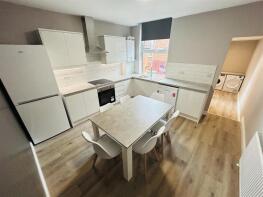 3, Hessle Place, Hyde Park, Leeds LS6 1EU