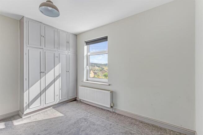3 bed Terraced for sale Image 9