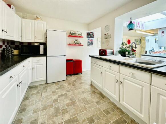 Main Kitchen Area.JPG