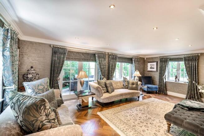 4 bed Detached for sale Image 4