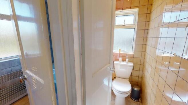 4 bed Semi-Detached to rent Image 5