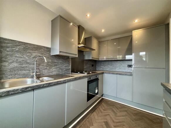 3 bed Semi-Detached for sale Image 5