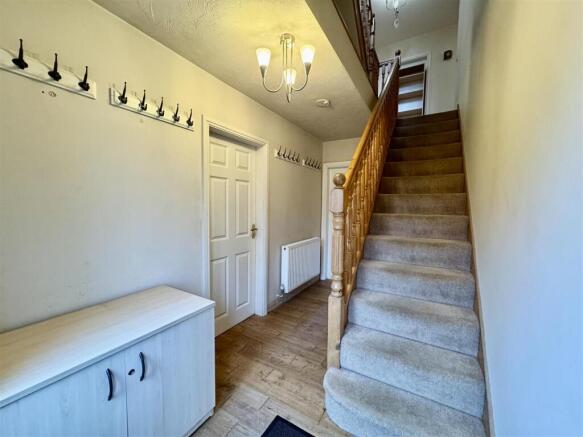 5 bed Detached for sale Image 9