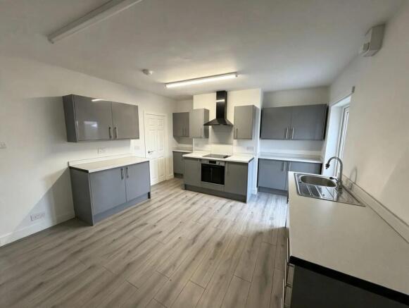 3 bed Terraced to rent Image 7