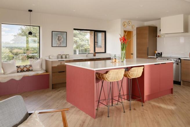 4 bed Detached for sale Image 5