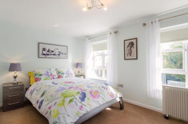 4 bed House to rent Image 7